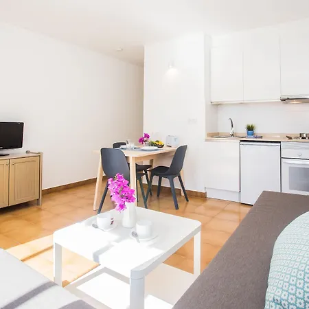 Tulipanes Aparthotel 2*
